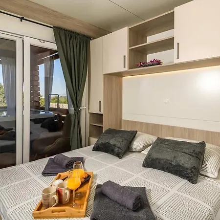 Cozy And Chic Little House With Pool Ivinj - 5 *