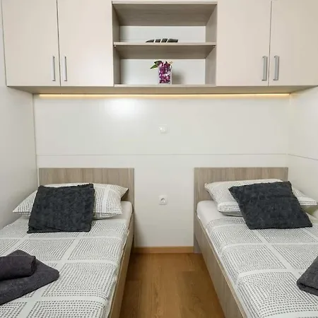 Holiday home Cozy And Chic Little House With Pool Ivinj - 5 *