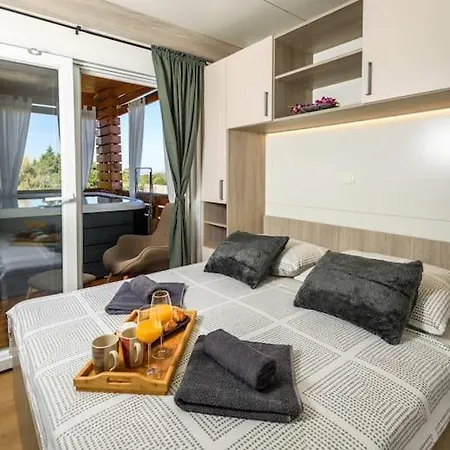 Cozy And Chic Little House With Pool Ivinj - 5 * ティスノ
