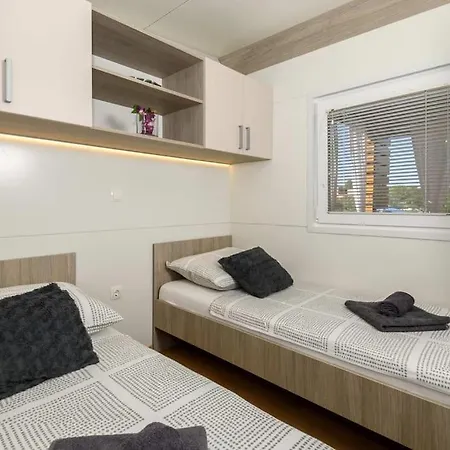 Cozy And Chic Little House With Pool Ivinj - 5 Casa de Férias