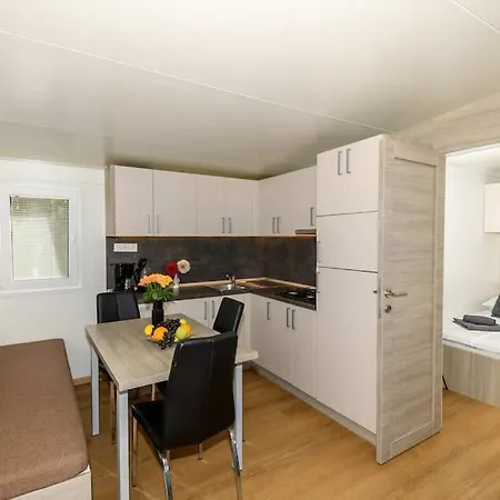 Cozy And Chic Little House With Pool Ivinj - 5 Casa de Férias *