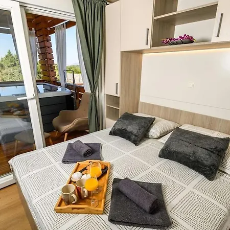 Cozy And Chic Little House With Pool Ivinj - 5 Casa de Férias Tisno