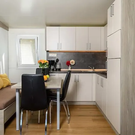Cozy And Chic Little House With Pool Ivinj - 5 Holiday home *