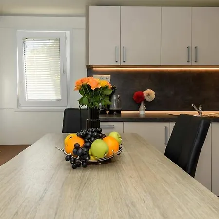 Casa de Férias Cozy And Chic Little House With Pool Ivinj - 5