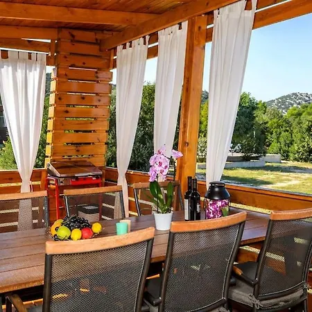 Holiday home Cozy And Chic Little House With Pool Ivinj - 5 *