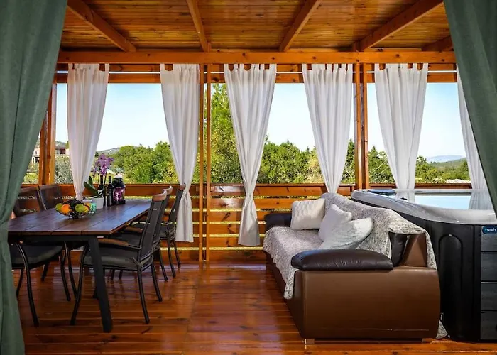 Cozy And Chic Little House With Pool Ivinj - 5 Holiday home *