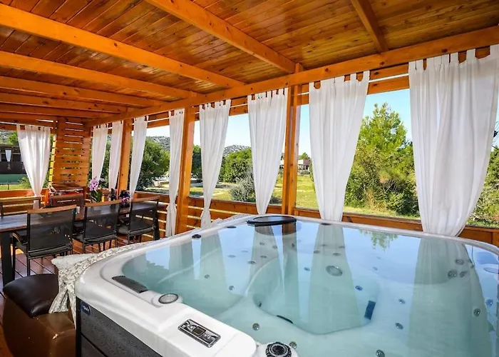 Cozy And Chic Little House With Pool Ivinj - 5 *