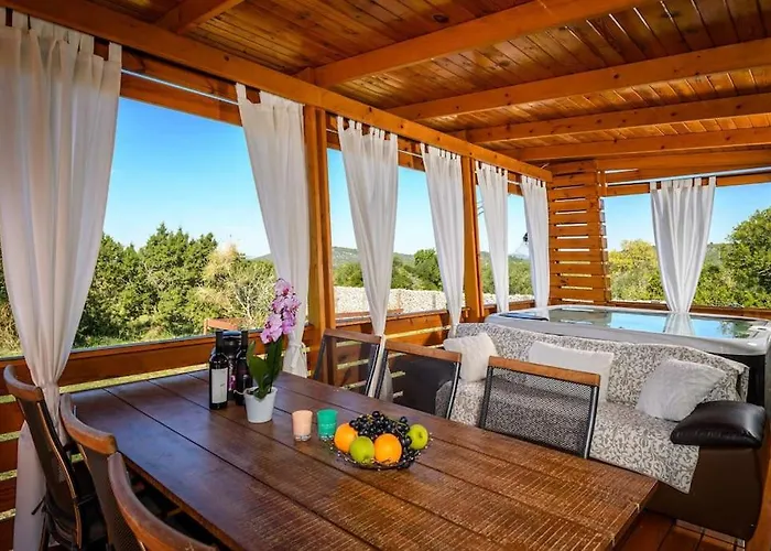 Cozy And Chic Little House With Pool Ivinj - 5 Holiday home