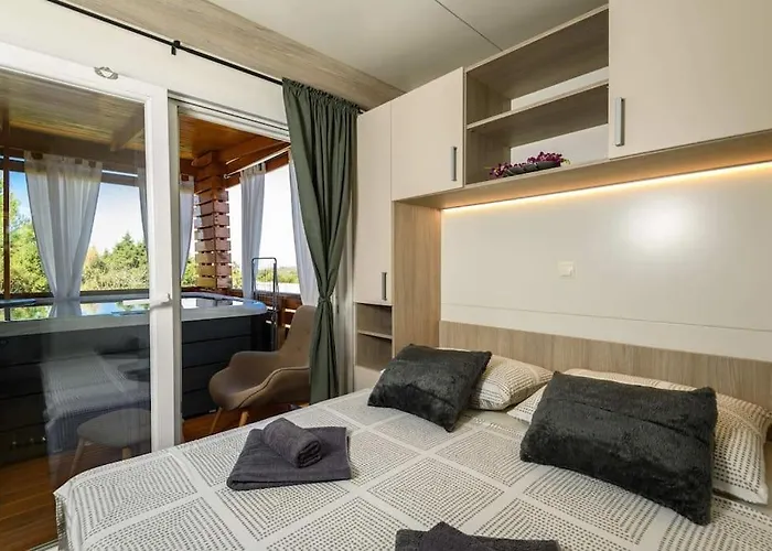 Cozy And Chic Little House With Pool Ivinj - 5 *