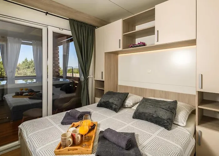 Cozy And Chic Little House With Pool Ivinj - 5 *