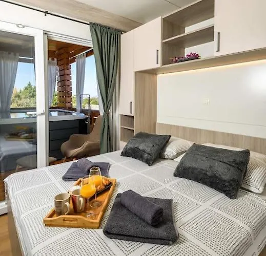 Cozy And Chic Little House With Pool Ivinj - 5 * Tisno