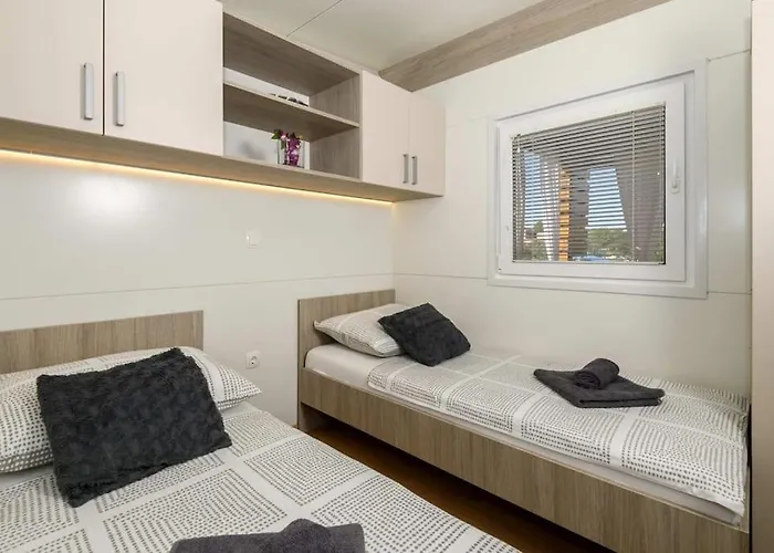 Cozy And Chic Little House With Pool Ivinj - 5 Holiday home