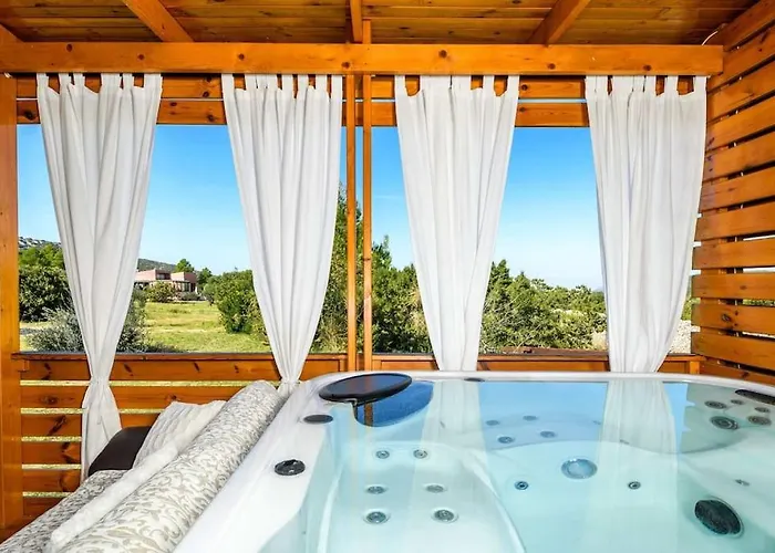 Cozy And Chic Little House With Pool Ivinj - 5 Holiday home *