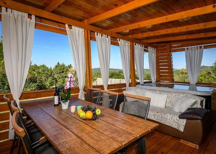 Cozy And Chic Little House With Pool Ivinj - 5 Holiday home