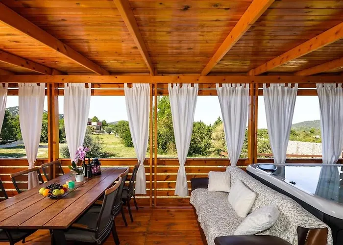 Cozy And Chic Little House With Pool Ivinj - 5 Holiday home